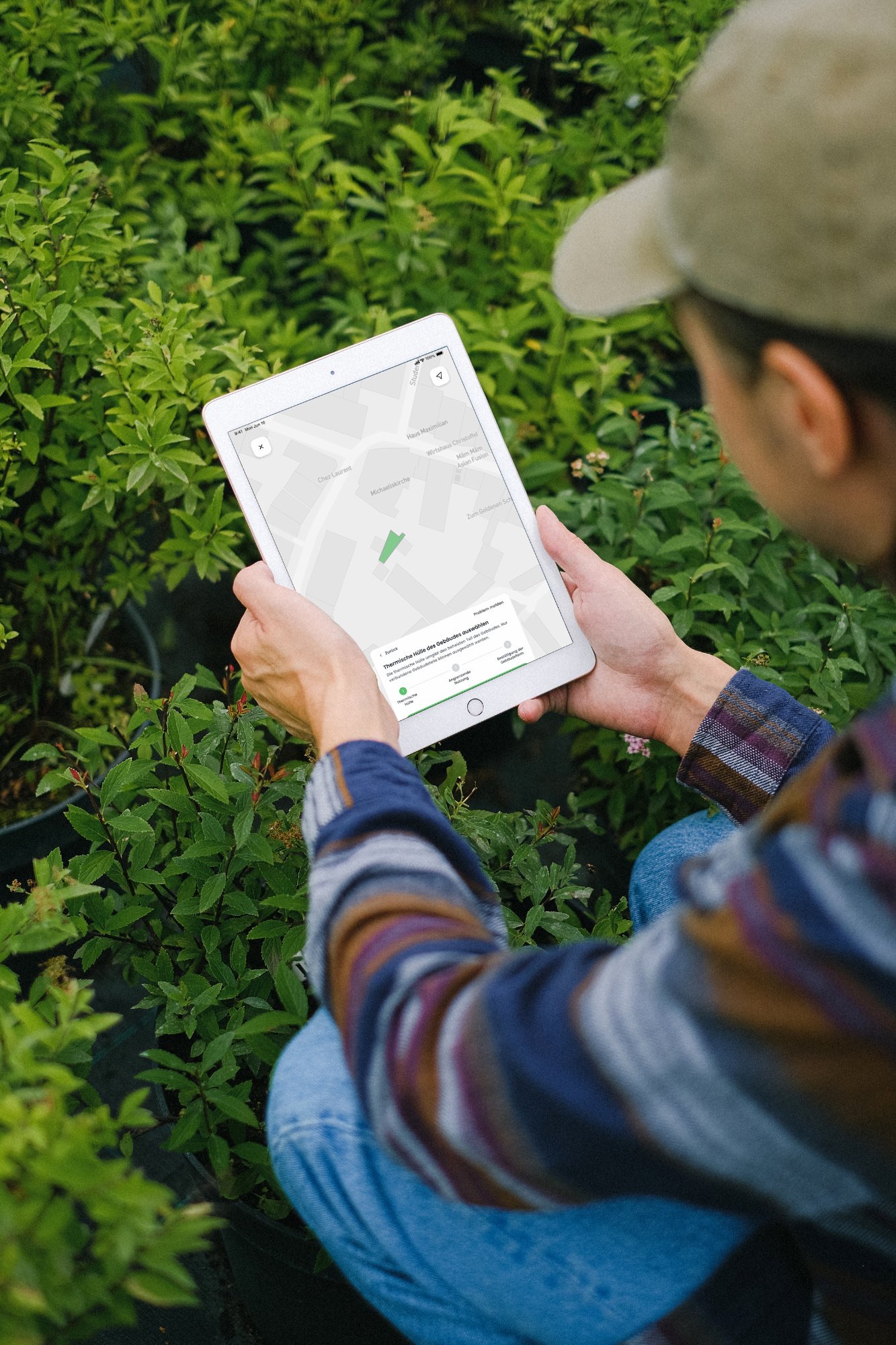 Enter field app — an advisor capturing building data on site